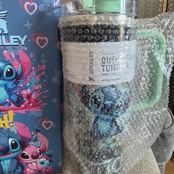 Stanley Quencher H2.0 40oz Tumbler with Blue and Pink Stitch Design. New. - Picture 3 of 8